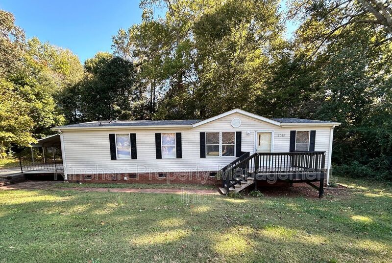 COZY 3 BR 2 BA located in Mount Holly  ***RENT SPECIAL : 1/2 OFF FIRST MONTH OF RENT!!! property image