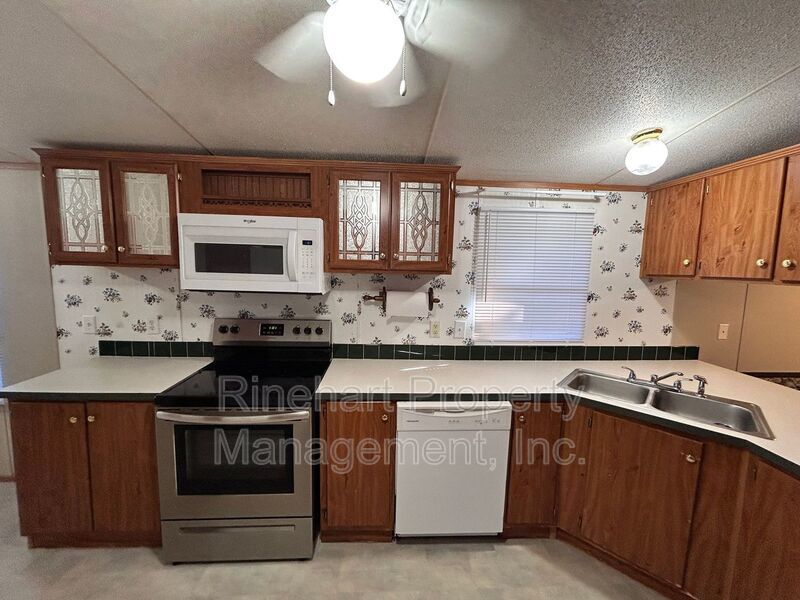 COZY 3 BR 2 BA located in Mount Holly  ***RENT SPECIAL : 1/2 OFF FIRST MONTH OF RENT!!! property image