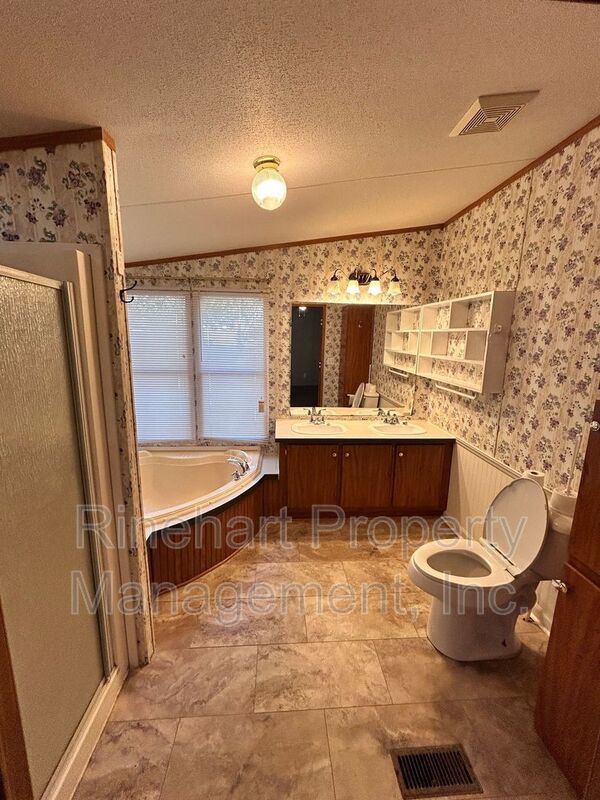 COZY 3 BR 2 BA located in Mount Holly  ***RENT SPECIAL : 1/2 OFF FIRST MONTH OF RENT!!! property image