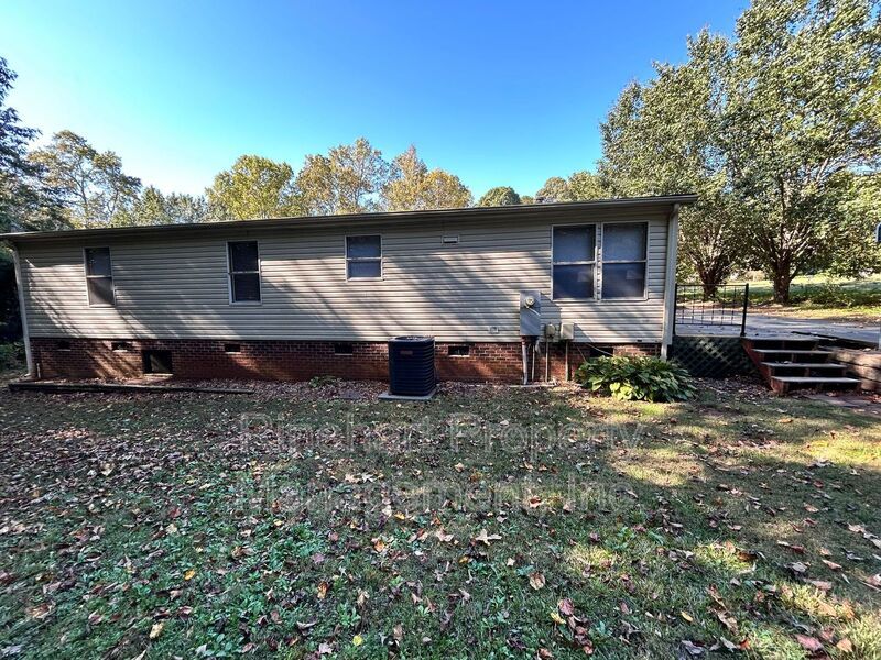 COZY 3 BR 2 BA located in Mount Holly  ***RENT SPECIAL : 1/2 OFF FIRST MONTH OF RENT!!! property image