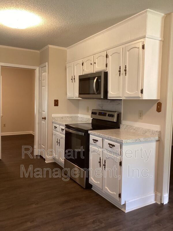 Lovely 3-Bedroom, 2-Bathroom Ranch property image