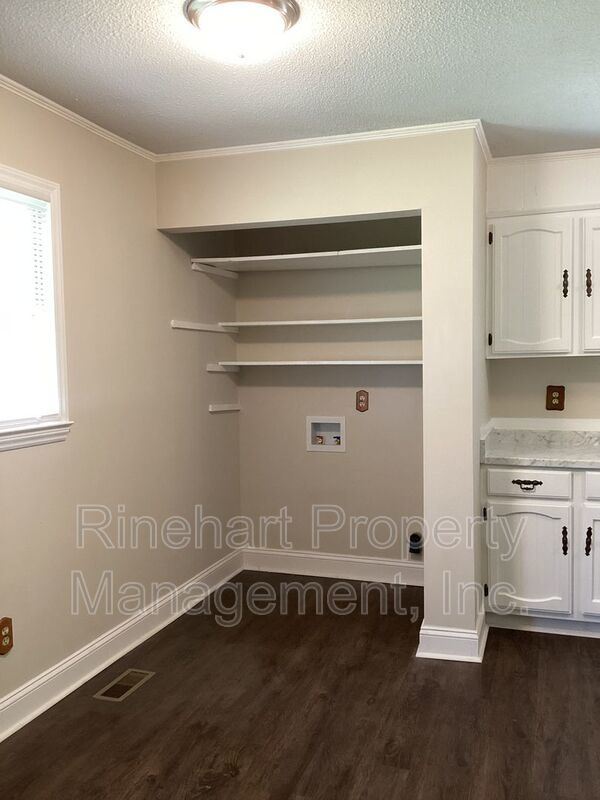 Lovely 3-Bedroom, 2-Bathroom Ranch property image