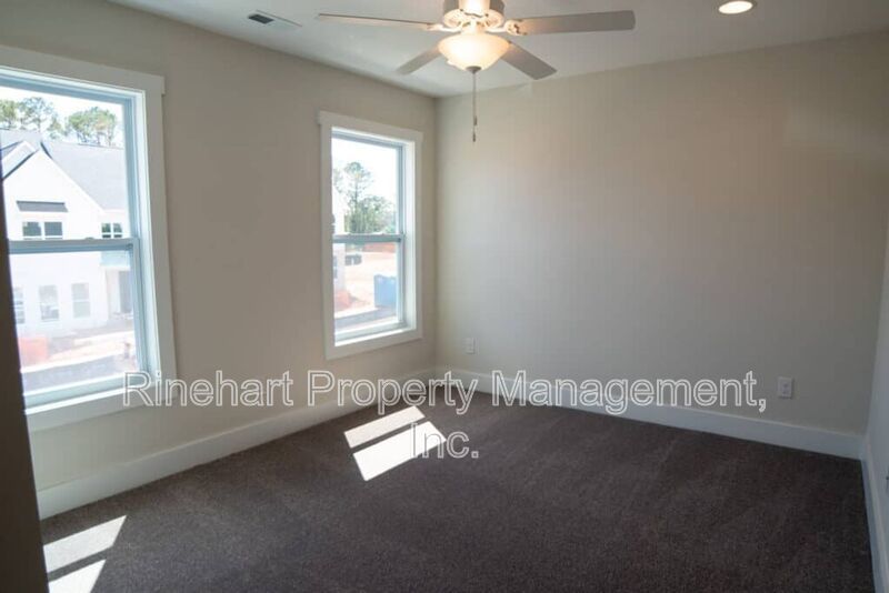 LUXURY TOWNHOME w/ Garage Parking ***RENT SPECIAL: $0 FIRST MONTH'S RENT*** property image