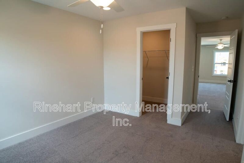 LUXURY TOWNHOME w/ Garage Parking ***RENT SPECIAL: $0 FIRST MONTH'S RENT*** property image