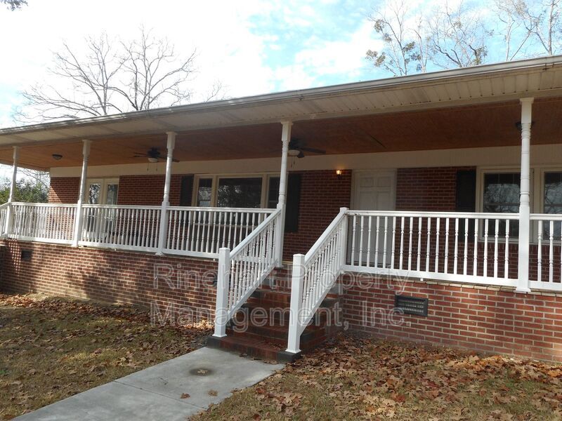 Beautiful 4 Bedroom 2 Bath Ranch Home on India Hook property image