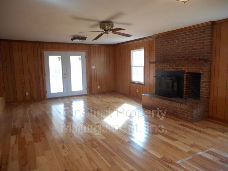 Beautiful 4 Bedroom 2 Bath Ranch Home on India Hook property image