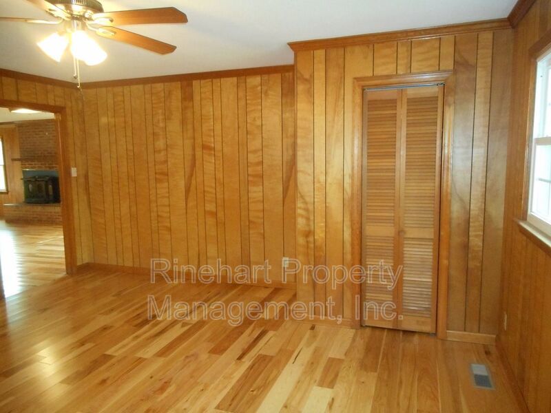 Beautiful 4 Bedroom 2 Bath Ranch Home on India Hook property image