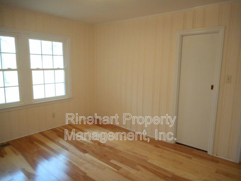 Beautiful 4 Bedroom 2 Bath Ranch Home on India Hook property image