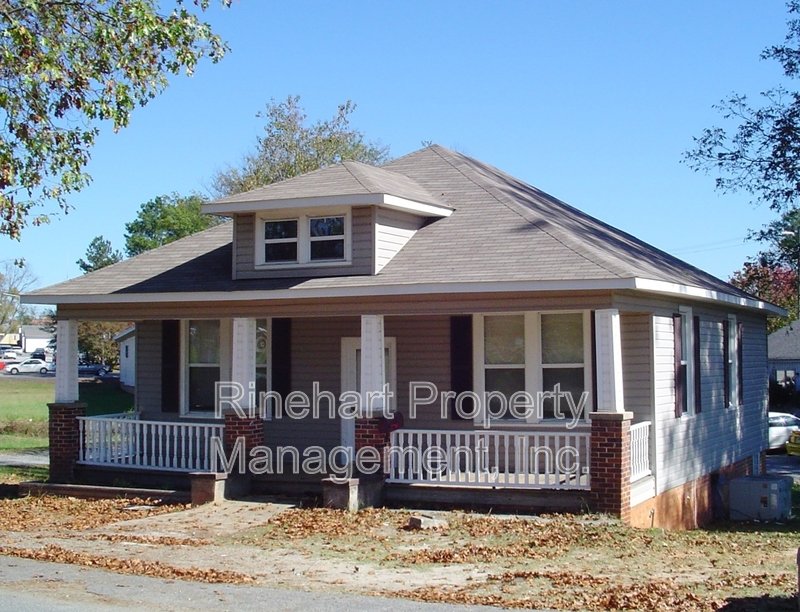Historic Bungalow Recently Renovated Block from Downtown Clover property image