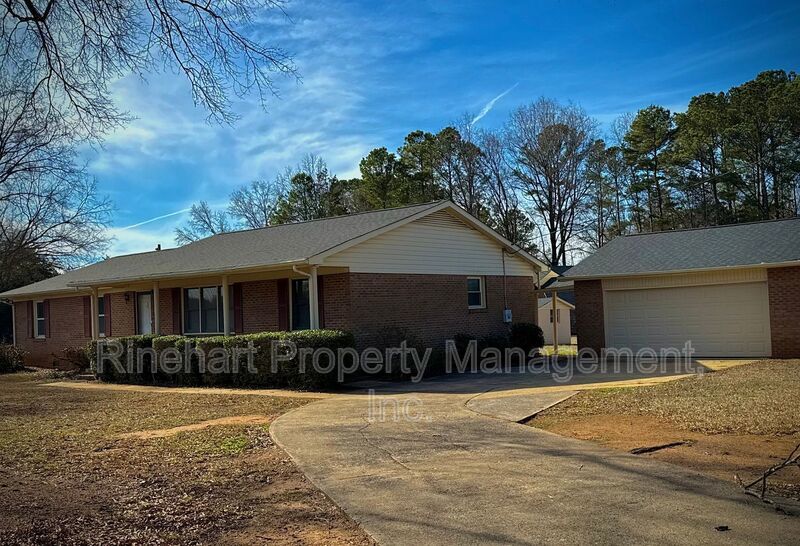 Lovely 3-Bedroom, 2-Bathroom Ranch property image