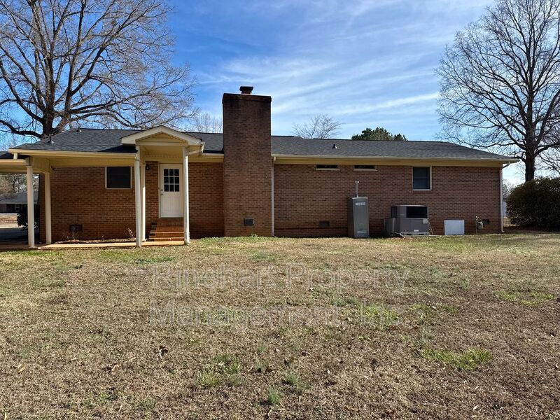 Lovely 3-Bedroom, 2-Bathroom Ranch property image