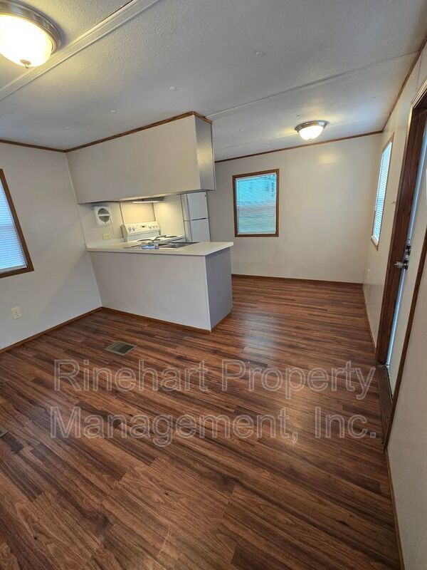 Newly Renovated Two Bedroom/1 Bath Mobile Home near Downtown Clover!! property image