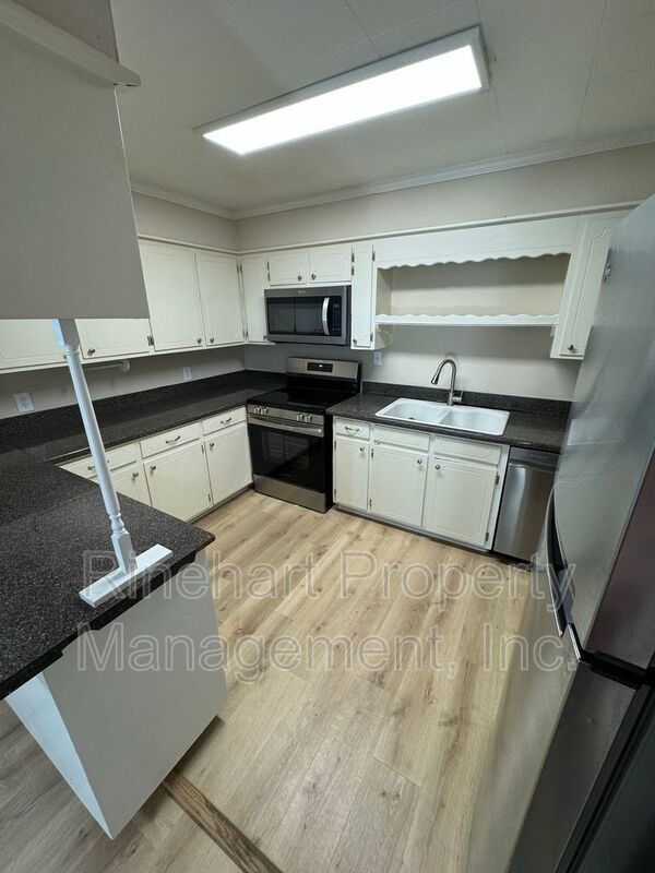 3-Bedroom, 3-Bathroom Home - Close to Winthrop Coliseum, Shopping property image