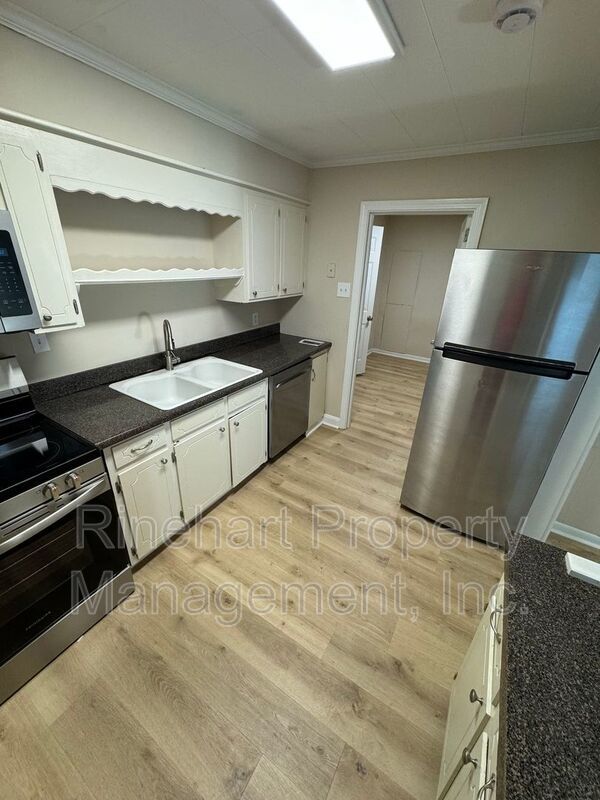 3-Bedroom, 3-Bathroom Home - Close to Winthrop Coliseum, Shopping property image