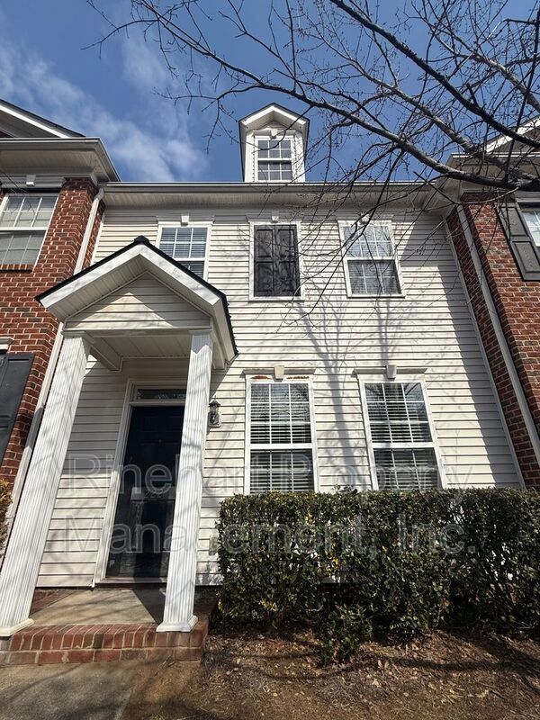 Three Bedroom Townhouse in Regent Park! property image