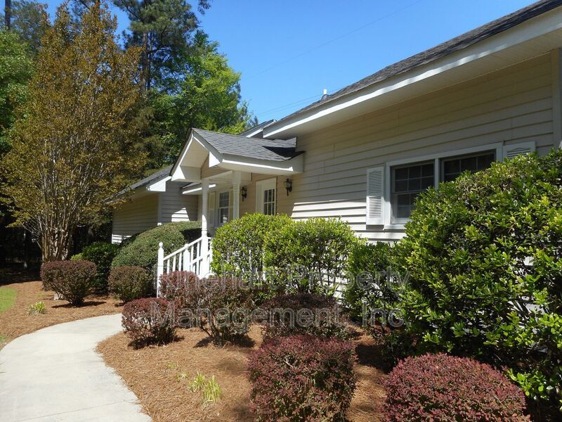Lake Front 2-Bedroom Home on Beautiful Lake Wylie with a Dock and Boat Lift property image