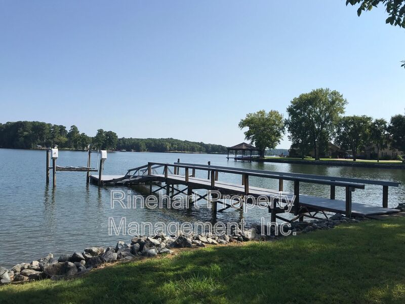 Lake Front 2-Bedroom Home on Beautiful Lake Wylie with a Dock and Boat Lift property image
