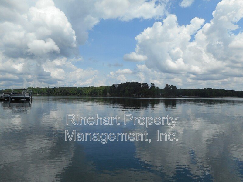 Lake Front 2-Bedroom Home on Beautiful Lake Wylie with a Dock and Boat Lift property image