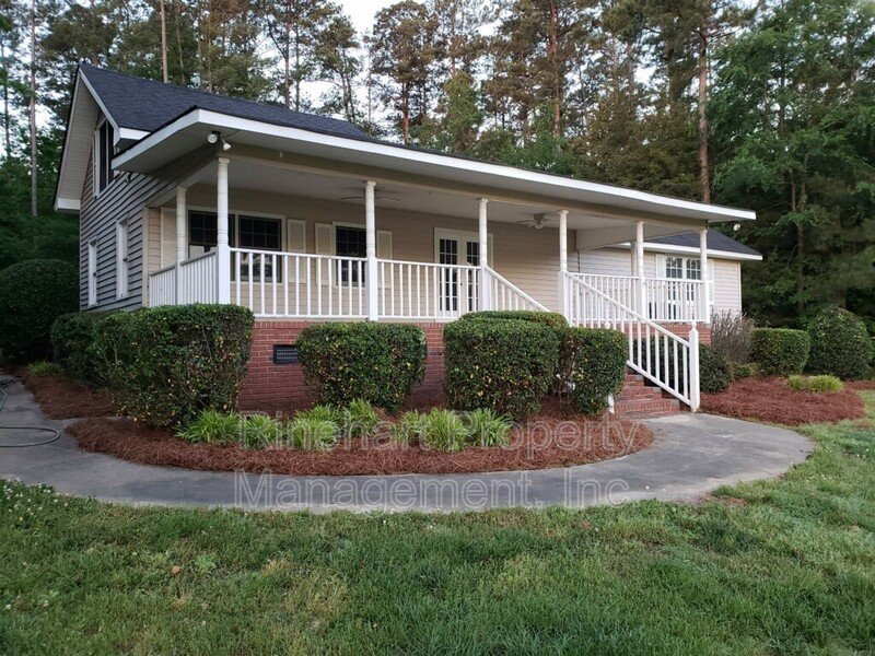Lake Front 2-Bedroom Home on Beautiful Lake Wylie with a Dock and Boat Lift property image