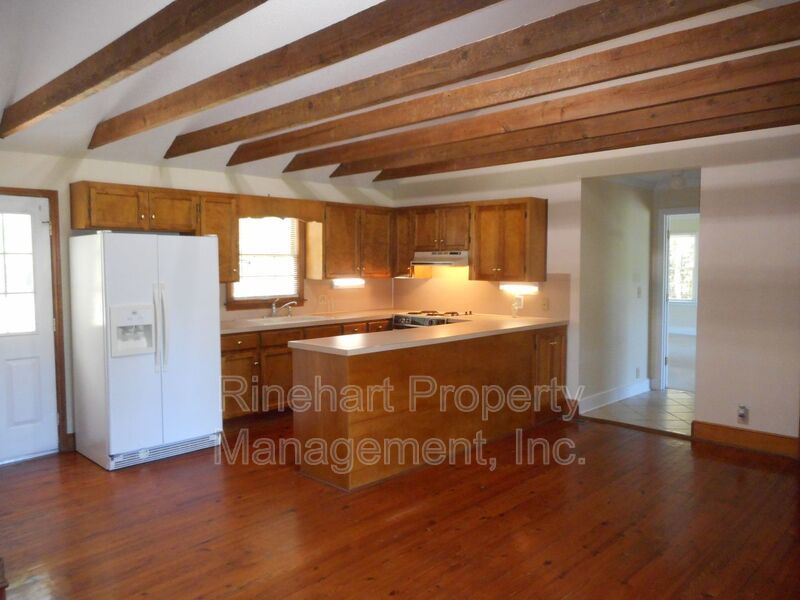 Lake Front 2-Bedroom Home on Beautiful Lake Wylie with a Dock and Boat Lift property image