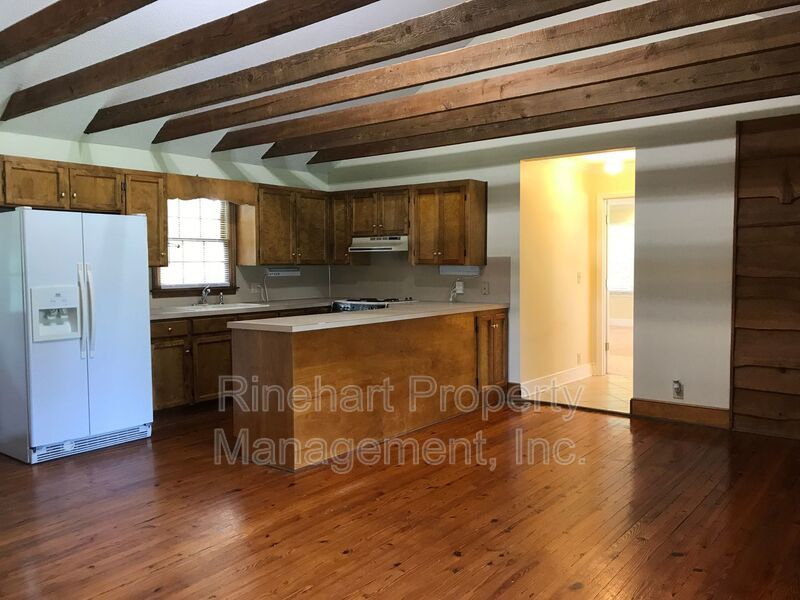 Lake Front 2-Bedroom Home on Beautiful Lake Wylie with a Dock and Boat Lift property image