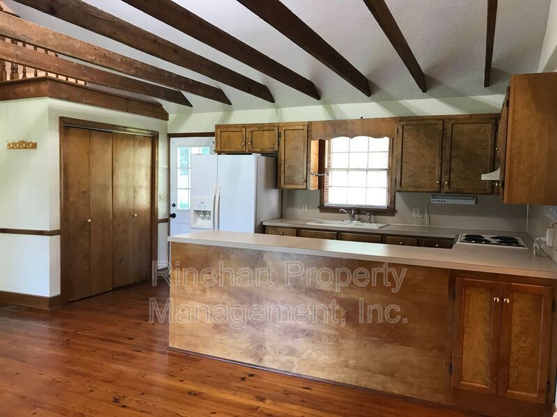 Lake Front 2-Bedroom Home on Beautiful Lake Wylie with a Dock and Boat Lift property image