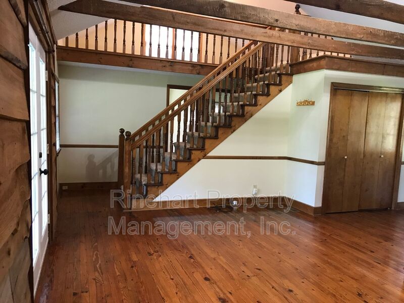 Lake Front 2-Bedroom Home on Beautiful Lake Wylie with a Dock and Boat Lift property image