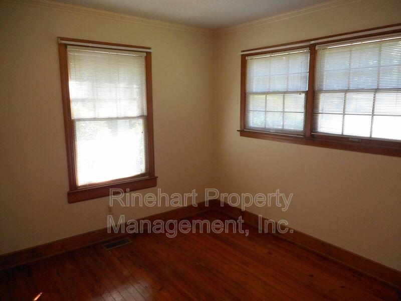 Lake Front 2-Bedroom Home on Beautiful Lake Wylie with a Dock and Boat Lift property image