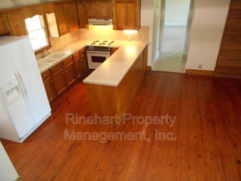 Lake Front 2-Bedroom Home on Beautiful Lake Wylie with a Dock and Boat Lift property image