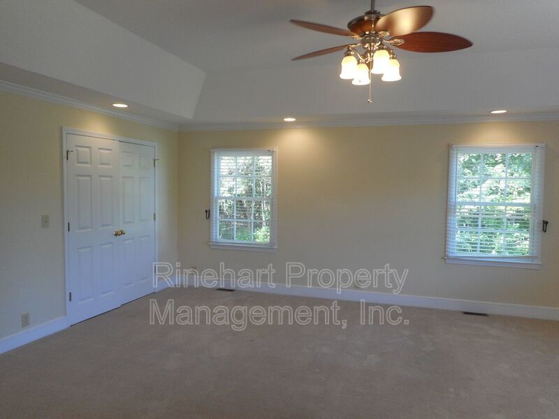 Lake Front 2-Bedroom Home on Beautiful Lake Wylie with a Dock and Boat Lift property image