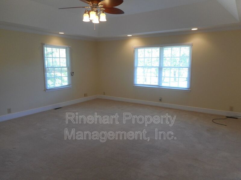 Lake Front 2-Bedroom Home on Beautiful Lake Wylie with a Dock and Boat Lift property image