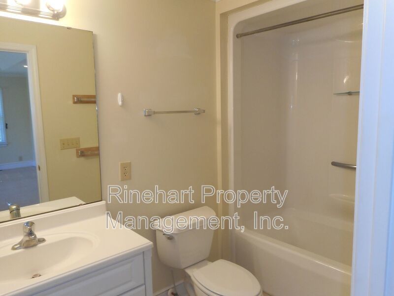 Lake Front 2-Bedroom Home on Beautiful Lake Wylie with a Dock and Boat Lift property image