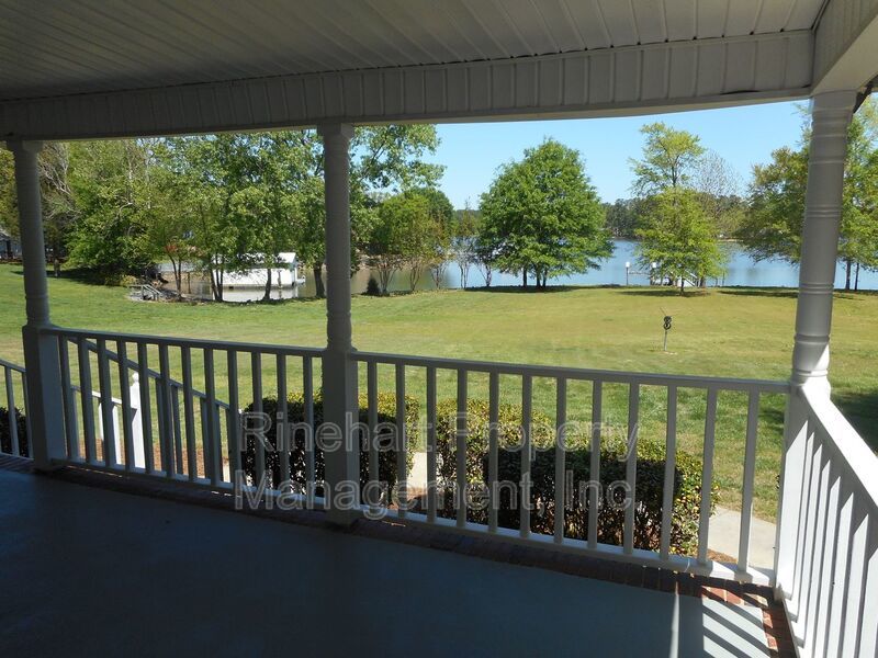 Lake Front 2-Bedroom Home on Beautiful Lake Wylie with a Dock and Boat Lift property image
