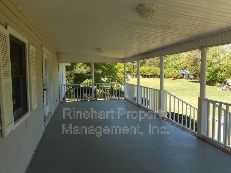 Lake Front 2-Bedroom Home on Beautiful Lake Wylie with a Dock and Boat Lift property image