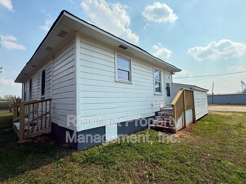 Fully Renovated 3-Bedroom, 1 Bathroom Home property image