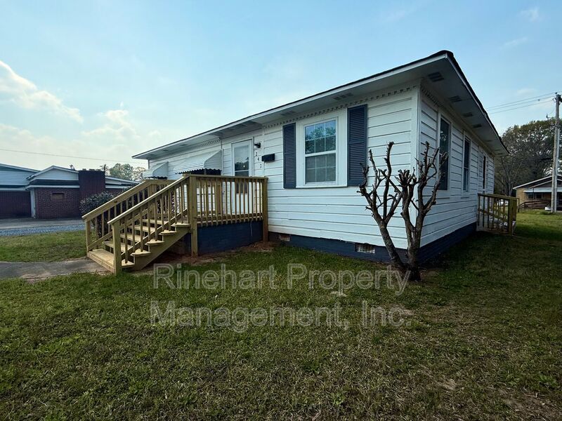 Fully Renovated 3-Bedroom, 1 Bathroom Home property image