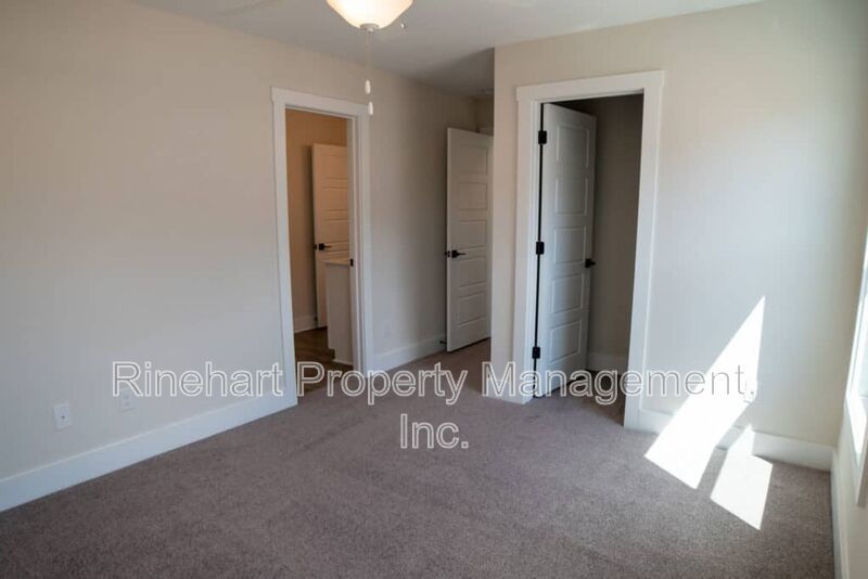 LUXURY TOWNHOME w/ Garage Parking ***RENT SPECIAL*** $0 FIRST MONTH'S RENT*** property image