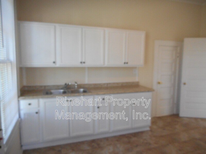 2 bedroom 1 bathroom Sunlight Filled Bungalow property image