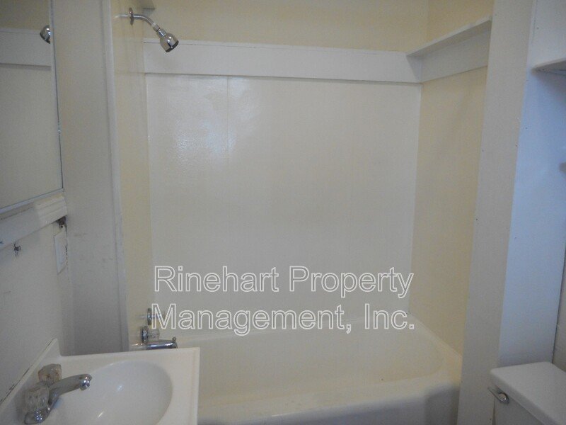 2 bedroom 1 bathroom Sunlight Filled Bungalow property image