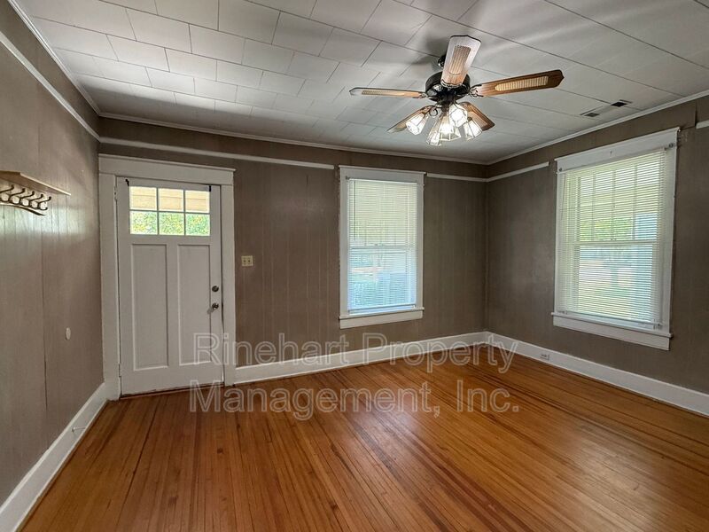 3 Bedroom 1 Bath Home With Large Front Porch property image