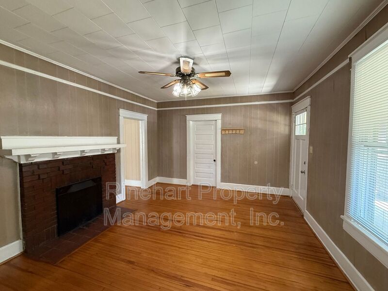 3 Bedroom 1 Bath Home With Large Front Porch property image