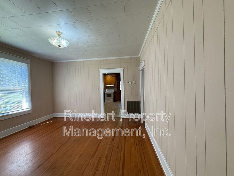 3 Bedroom 1 Bath Home With Large Front Porch property image
