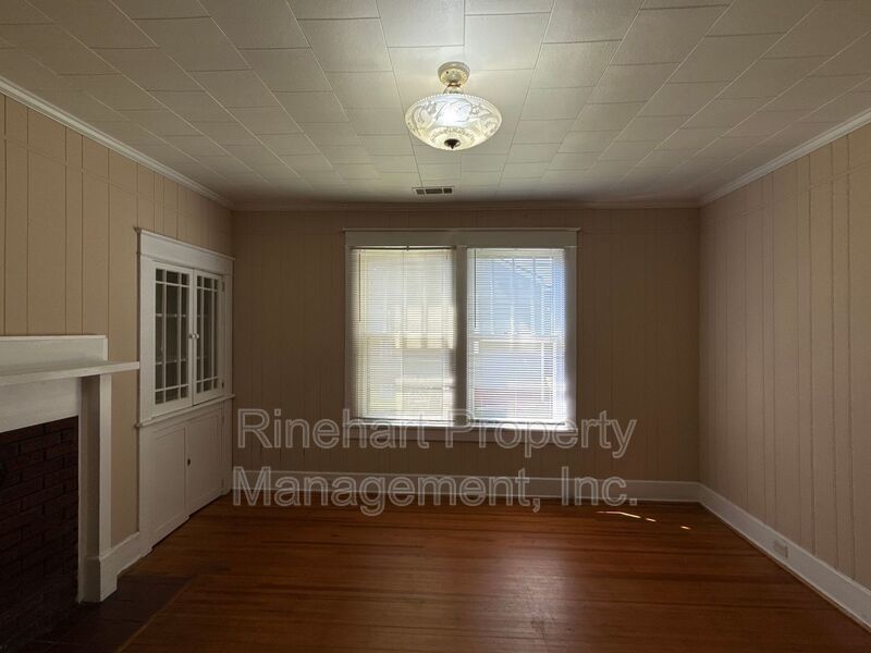 3 Bedroom 1 Bath Home With Large Front Porch property image