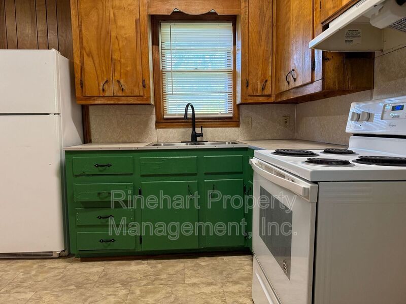 3 Bedroom 1 Bath Home With Large Front Porch property image