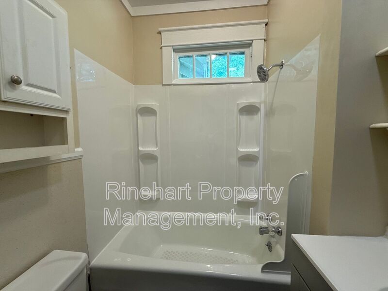 3 Bedroom 1 Bath Home With Large Front Porch property image