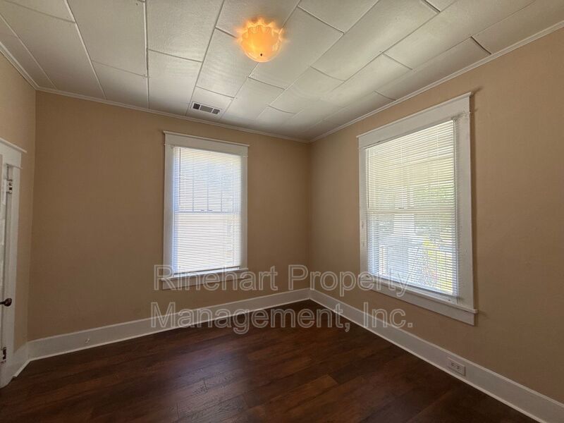 3 Bedroom 1 Bath Home With Large Front Porch property image