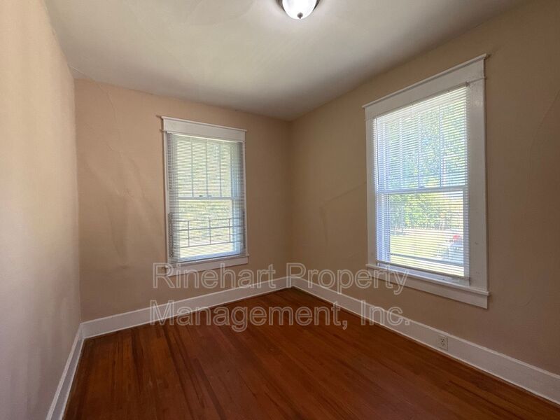 3 Bedroom 1 Bath Home With Large Front Porch property image
