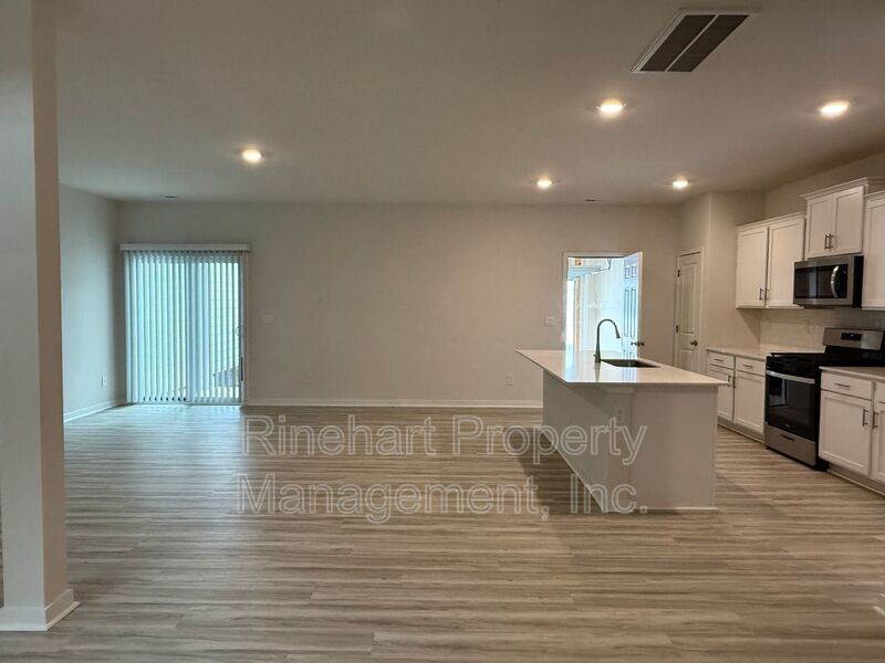 BRAND NEW TOWNHOME w/ Garage Parking ***RENT SPECIAL: $0 FIRST MONTH'S RENT*** property image