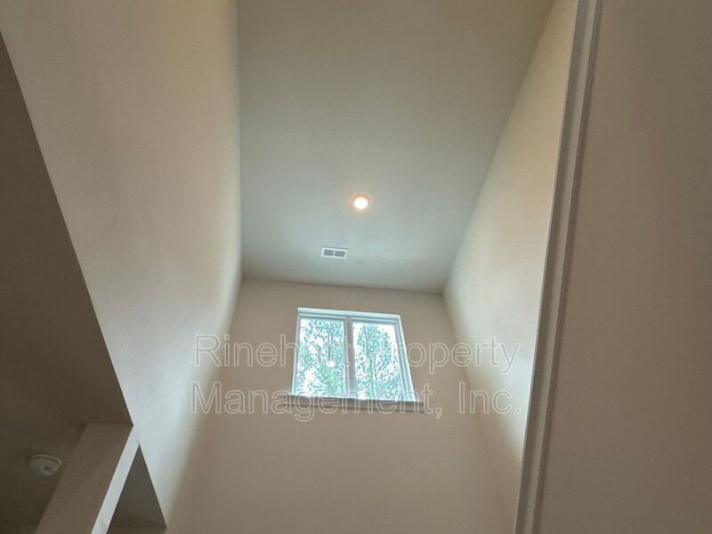 BRAND NEW TOWNHOME w/ Garage Parking ***RENT SPECIAL: $0 FIRST MONTH'S RENT*** property image