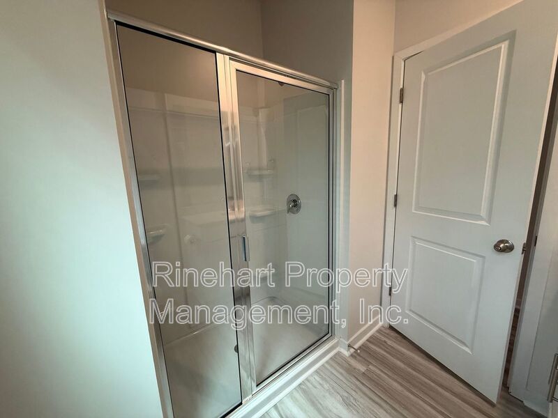 BRAND NEW TOWNHOME w/ Garage Parking ***RENT SPECIAL: $0 FIRST MONTH'S RENT*** property image